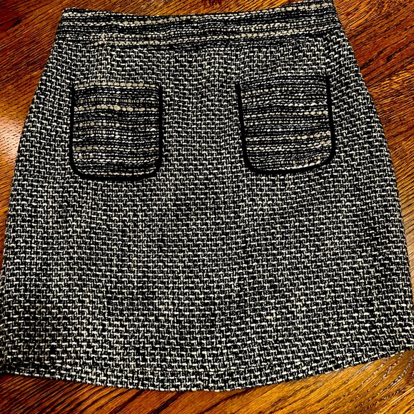 LOFT size 2 petite tweed mini skirt with silver thread - Picture 1 of 4